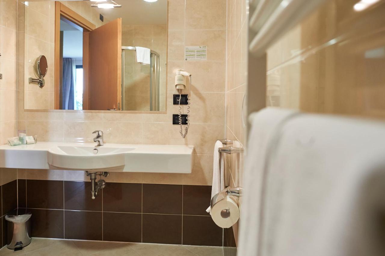 Prestige Doppel- oder Zweibettzimmer mit Seeblick und Balkon
